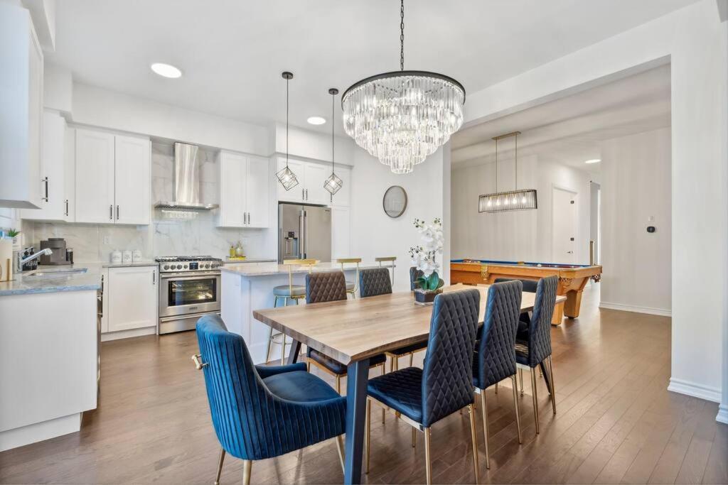 Barrie Luxe, Pool Table 6 Bedroom 6 Ba Custom Design A+ Location מראה חיצוני תמונה