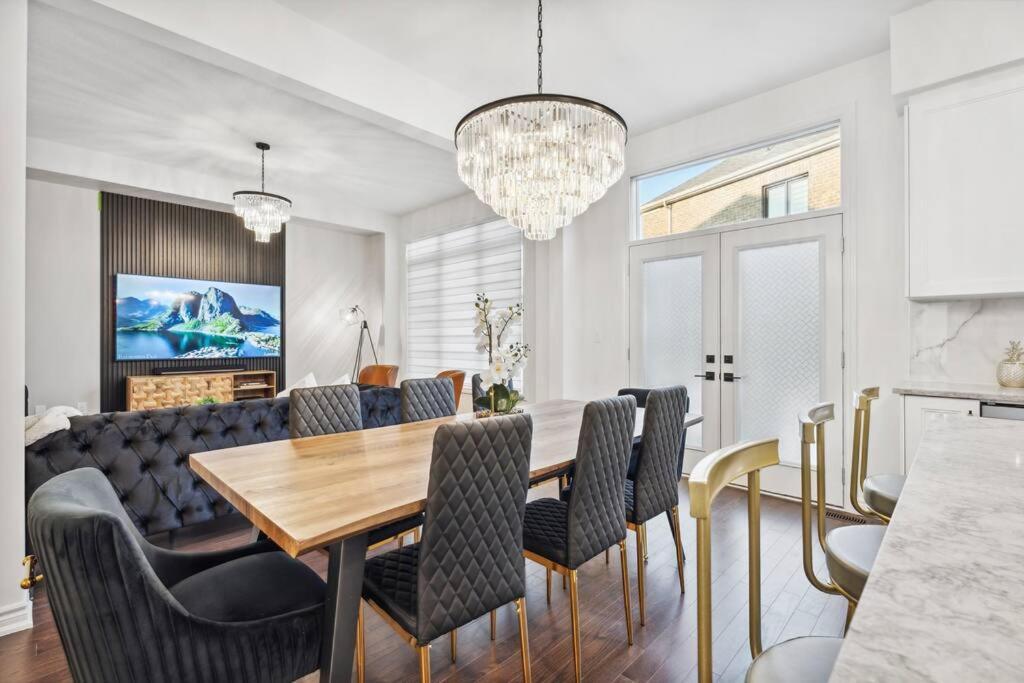 Barrie Luxe, Pool Table 6 Bedroom 6 Ba Custom Design A+ Location מראה חיצוני תמונה